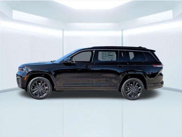 New 2026 Diamond Black Crystal Pearlcoat Jeep Limited image 2