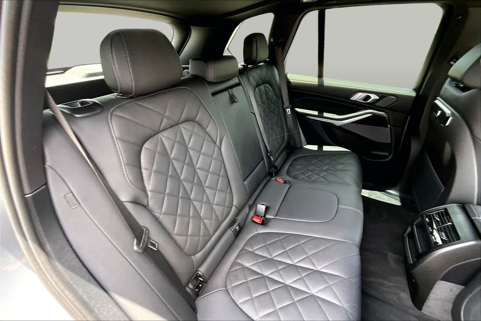 Used 2025 Skyscraper Grey Metallic BMW sDrive40i image 20