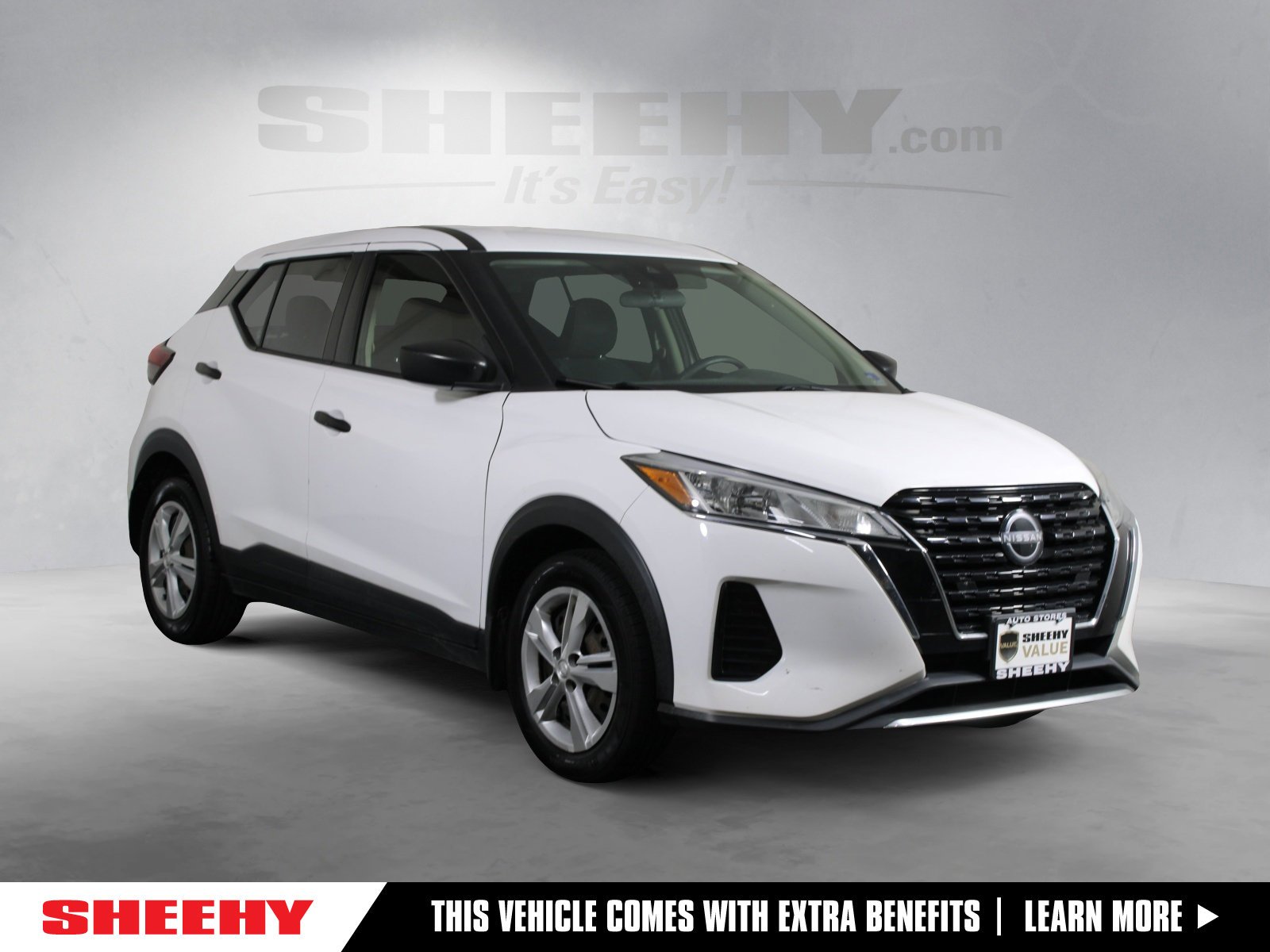 Used 2022 White Nissan S image 1