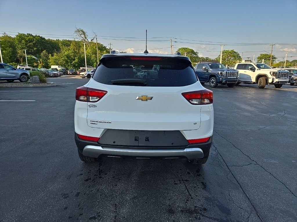 Used 2021 White Chevrolet LT image 3