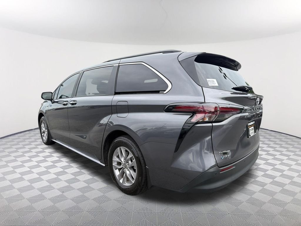 2025 Toyota Sienna XLE - Photo 7