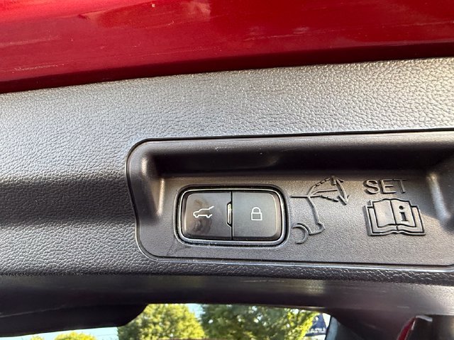 Used 2022 Rapid Red Metallic Tinted Clearcoat Ford XLT image 28