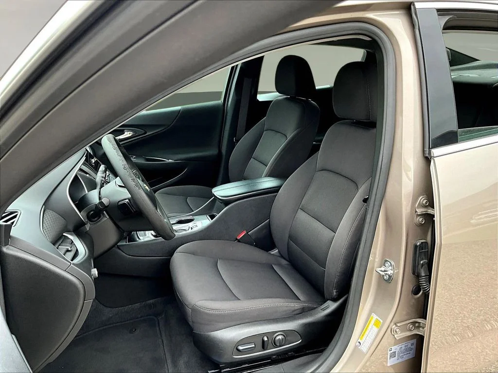 Used 2023 Gray Chevrolet LT image 24