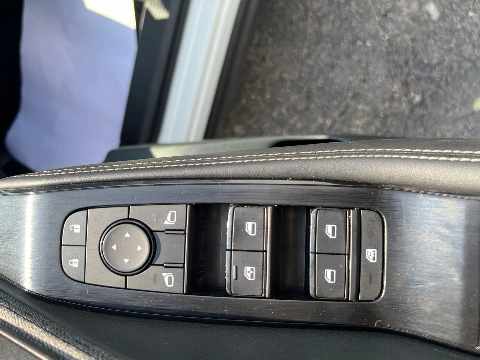 Used 2022 White Nissan SV image 21