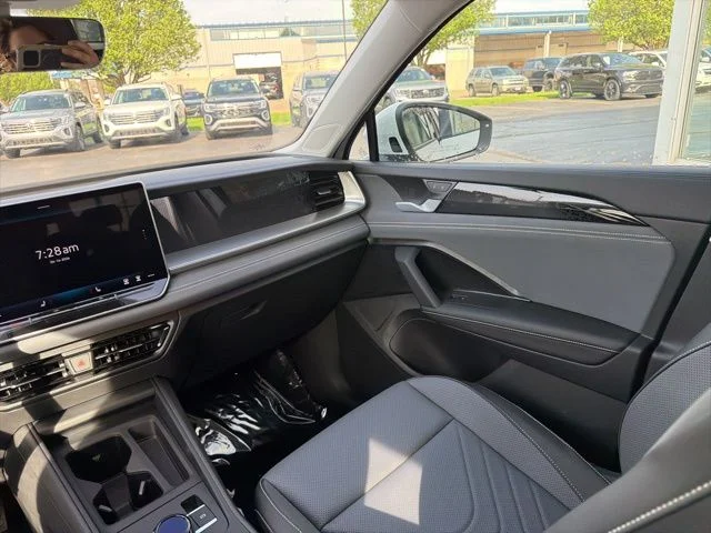 New 2026 Pure White Volkswagen 2.0T SE image 33