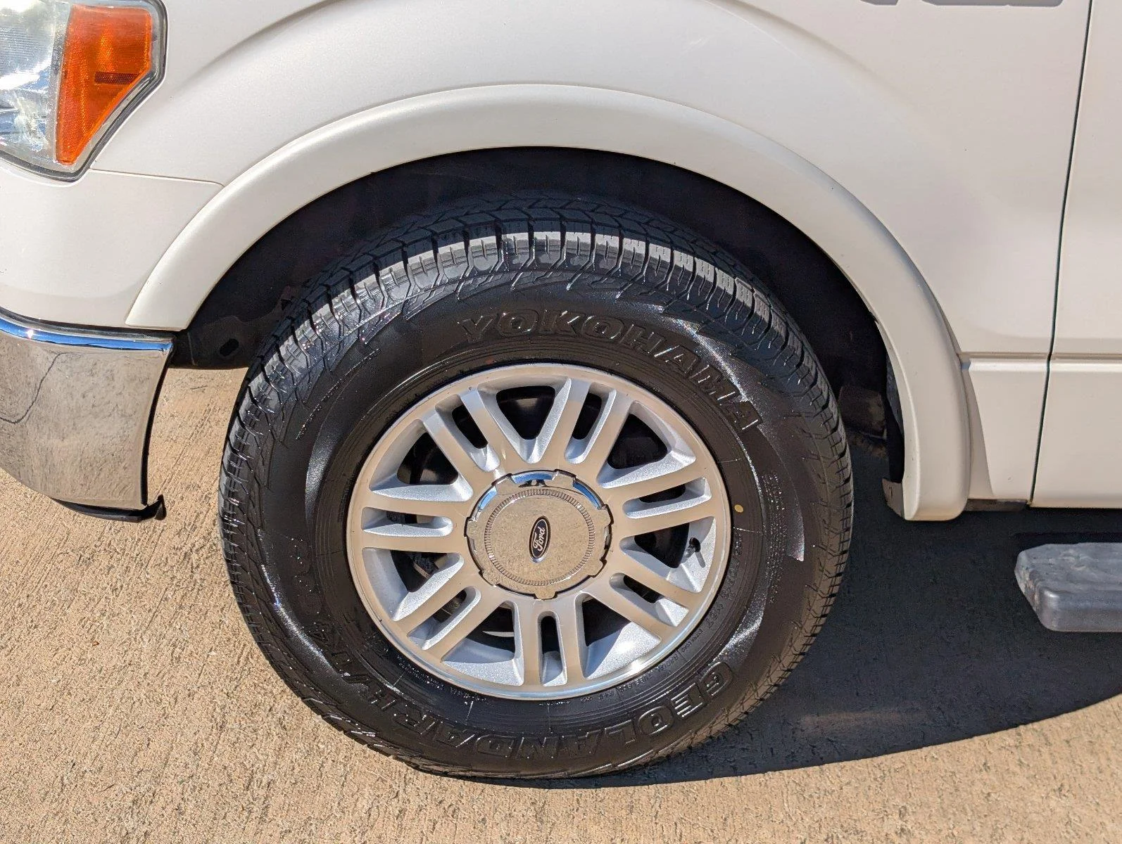 Used 2009  Ford XL image 10
