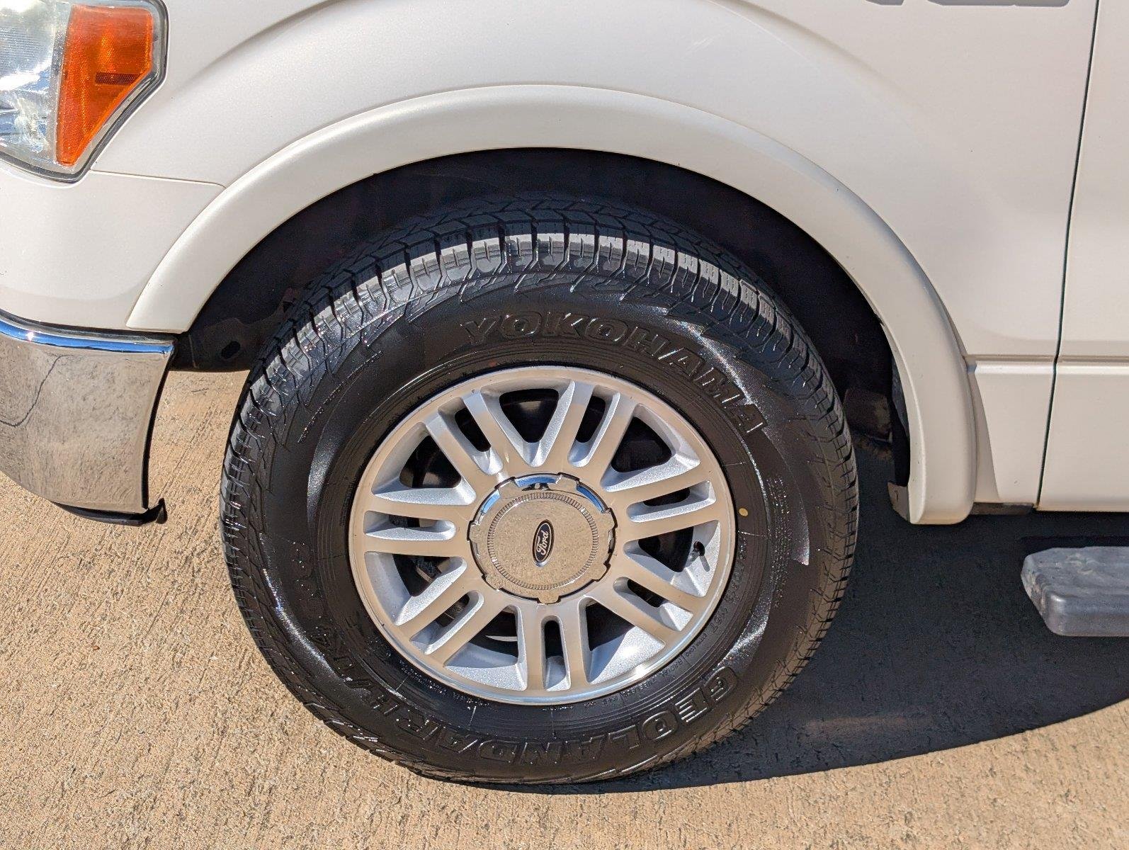 Used 2009  Ford XL image 10