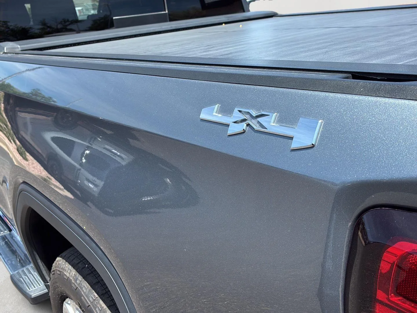 Used 2021 Satin Steel Metallic GMC SLT image 8