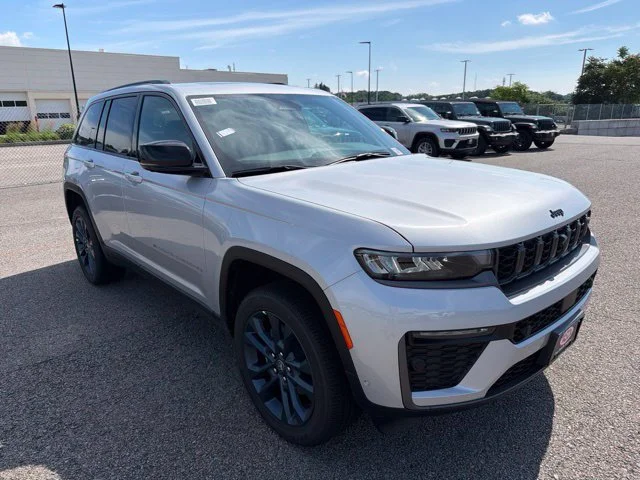 New 2026 Silver Jeep  image 1