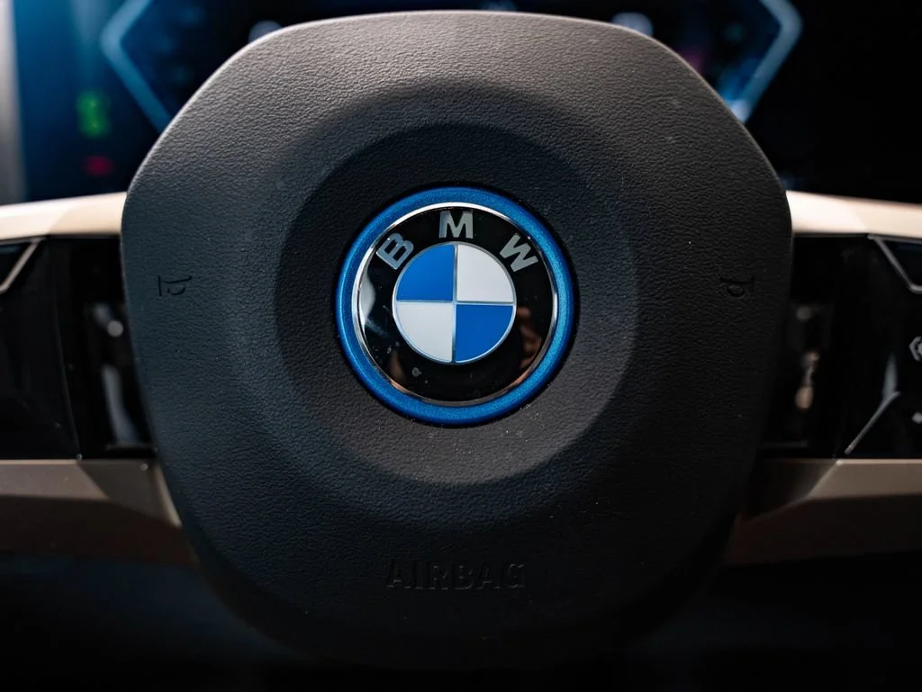 Certified Used 2025 Mineral White Metallic BMW xDrive50 image 30