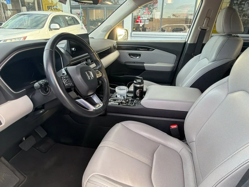 Used 2024 White Honda Touring image 10