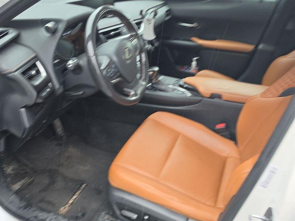 Used 2021 Eminent White Pearl Lexus UX 200 image 5