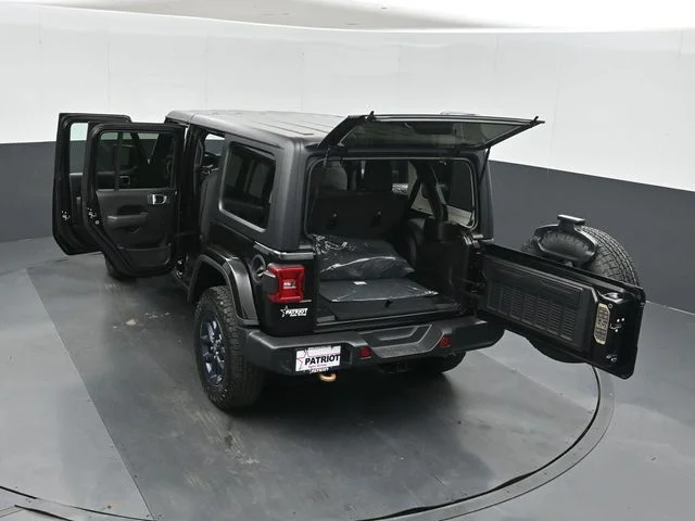 New 2026 Black Clear-Coat Exterior Paint Jeep 85th Anniversary Edition image 53