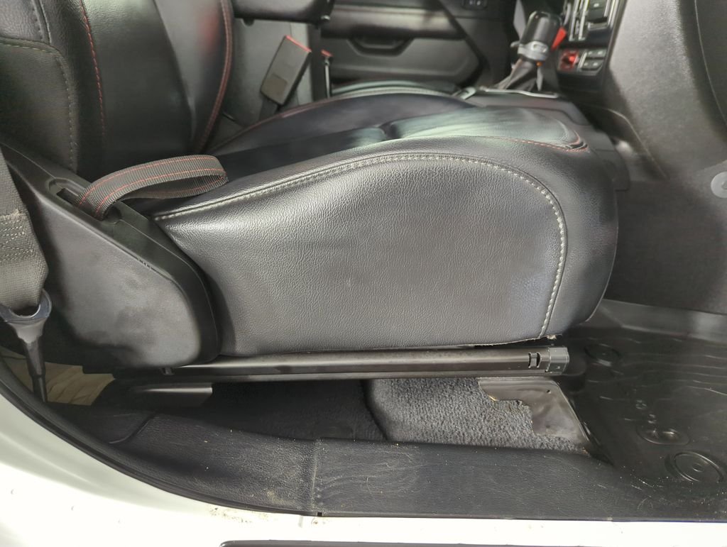 Used 2019 White Jeep Unlimited Rubicon image 34