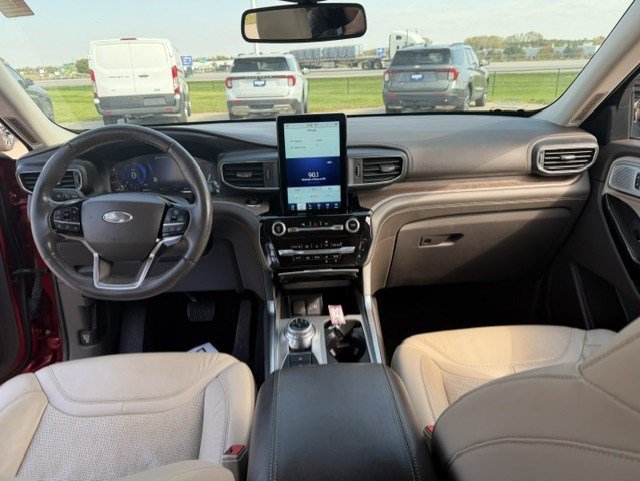 Used 2022 Red Metallic Ford Platinum image 29