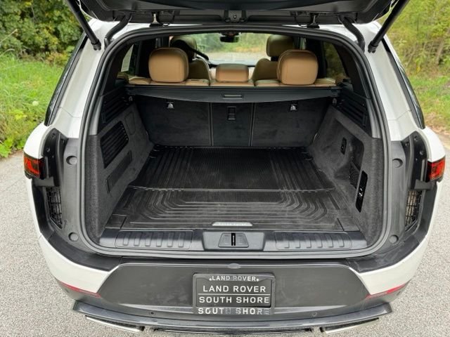 Used 2025 Ostuni Pearl White Premium Metallic Land Rover SE image 14