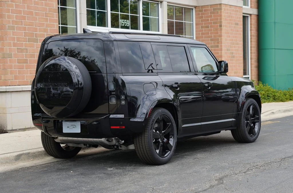 Used 2026 Black Land Rover X-Dynamic SE image 6