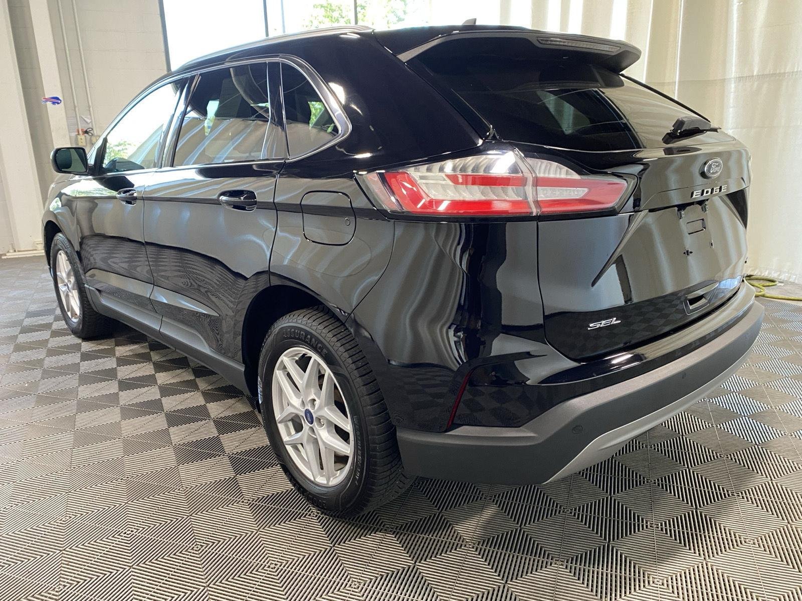 Used 2022 Agate Black Ford SEL image 5