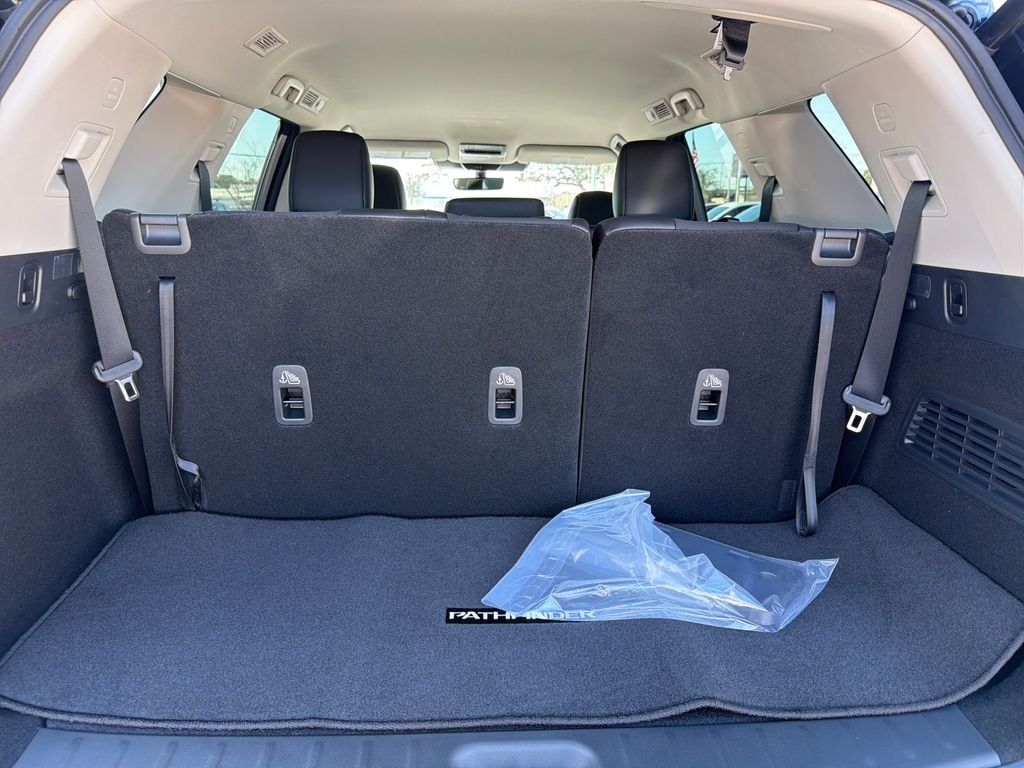 New 2026 Nissan Pathfinder SL 4D Sport Utility