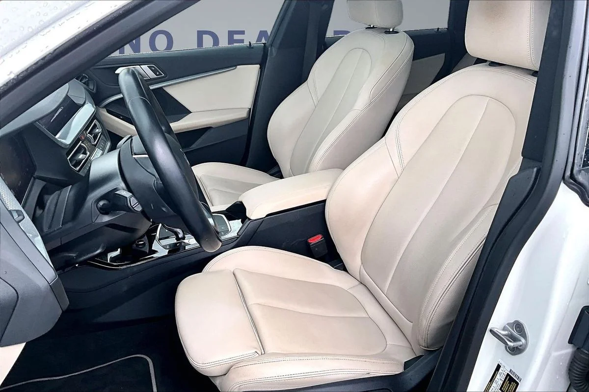 Used 2023  BMW i sDrive image 21