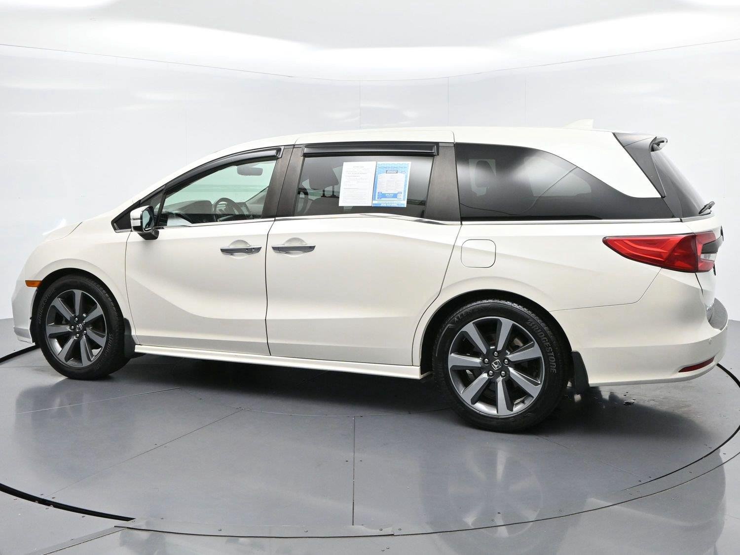 Used 2019 White Diamond Pearl Honda Touring image 5