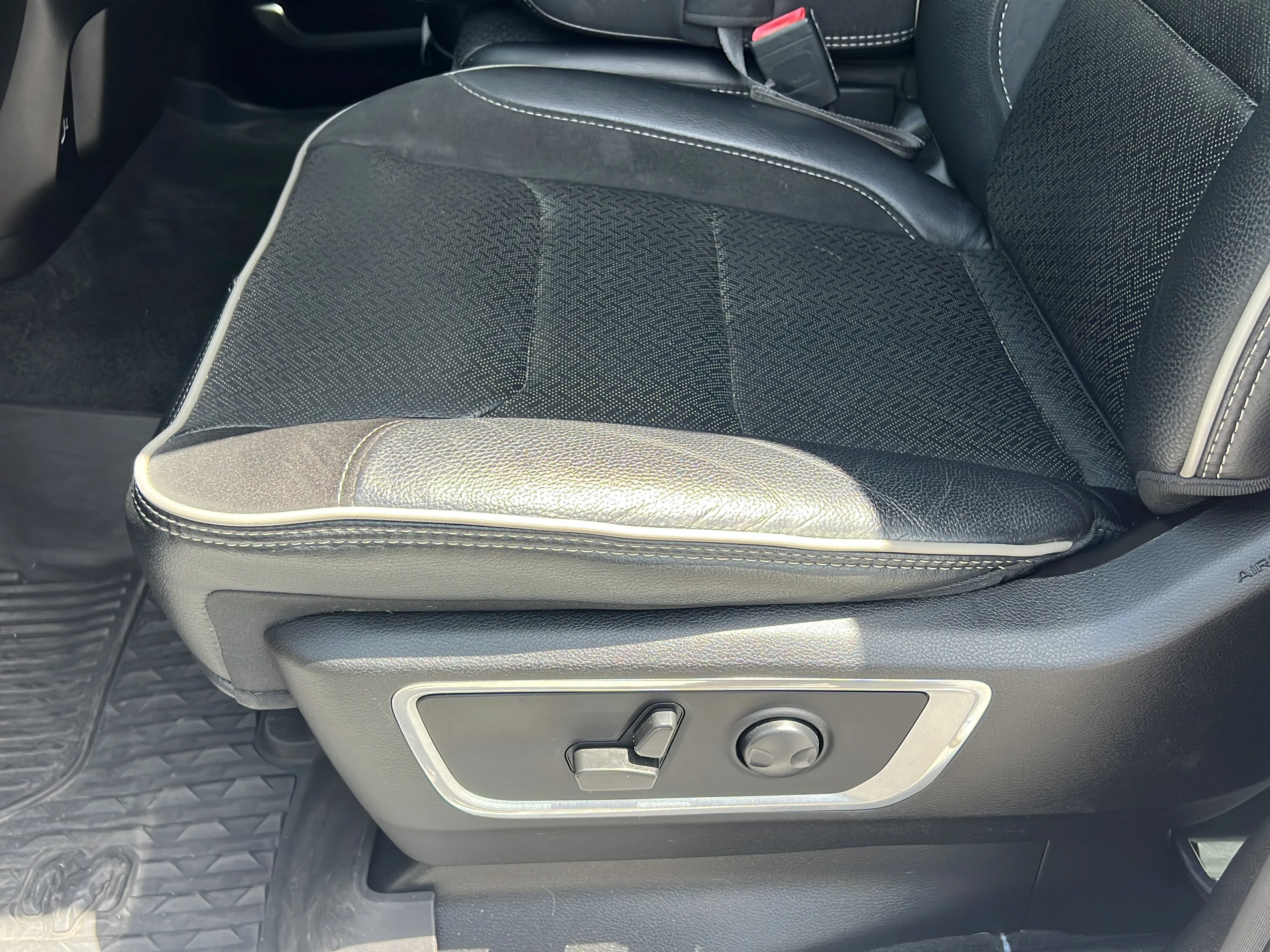Used 2022 Bright White Clearcoat Ram Laramie image 14