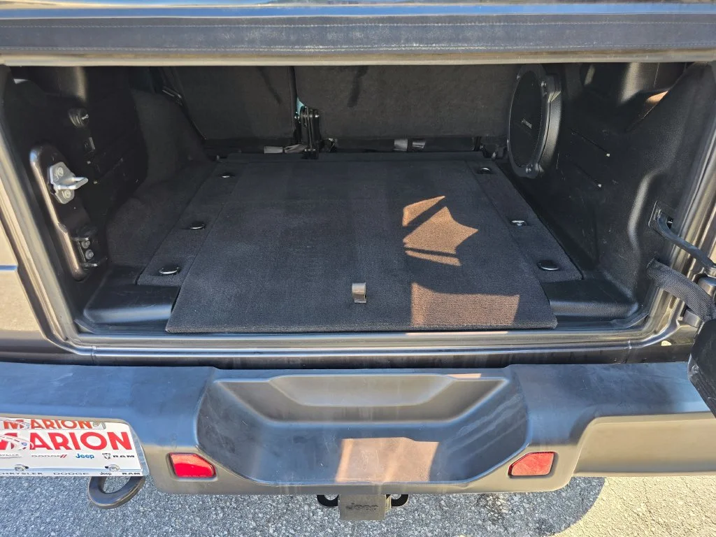 Used 2022 Gray Jeep Unlimited Sahara image 11