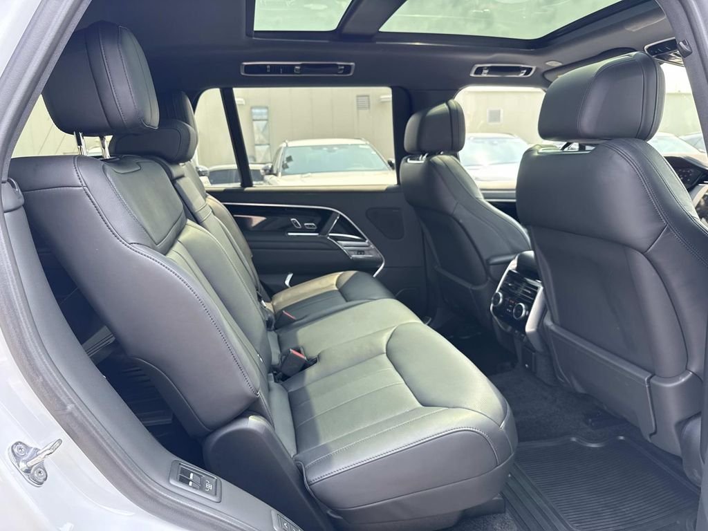 Used 2024 White Land Rover SE image 14