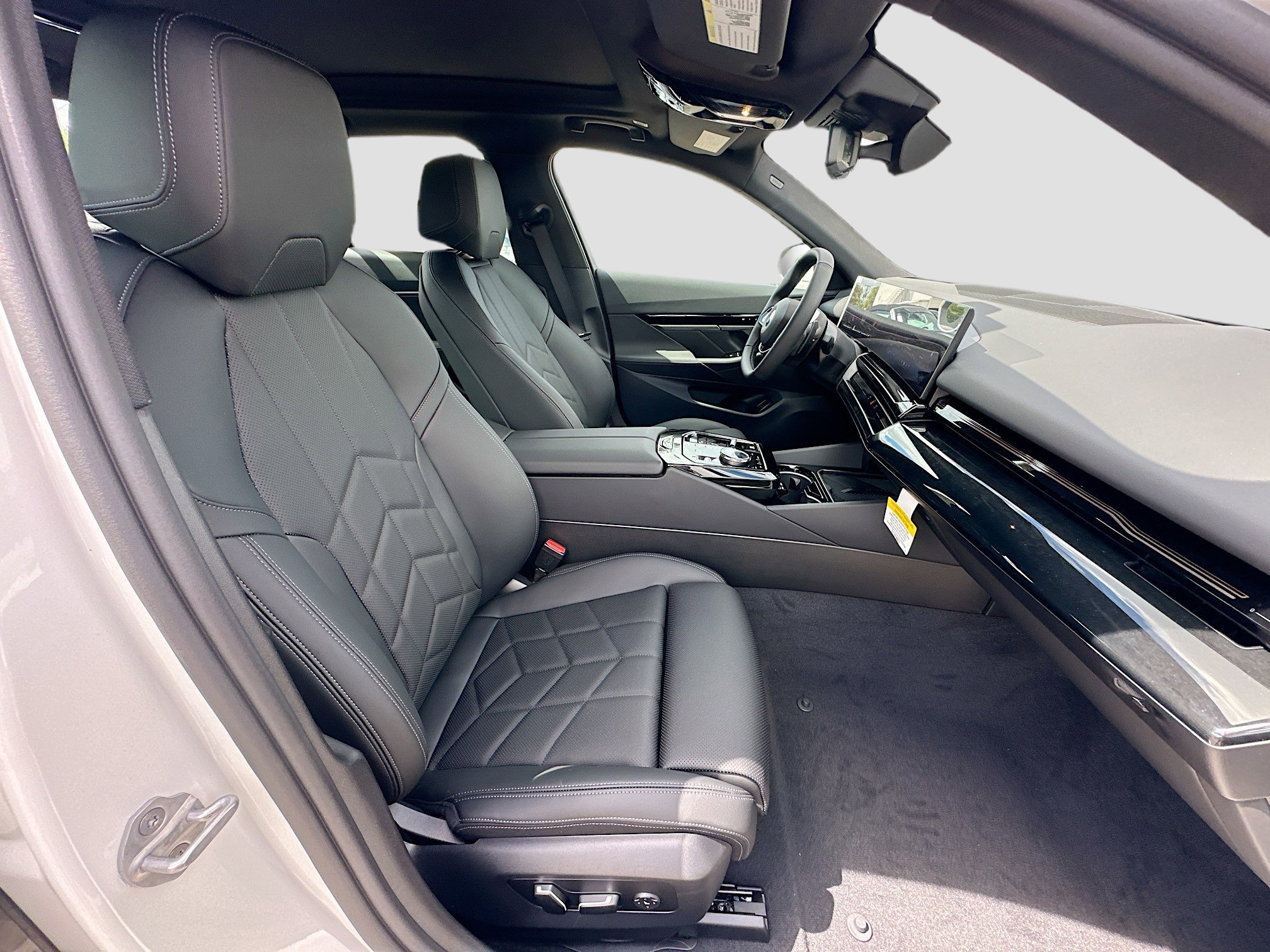 New 2026 Alpine White BMW 530i image 23