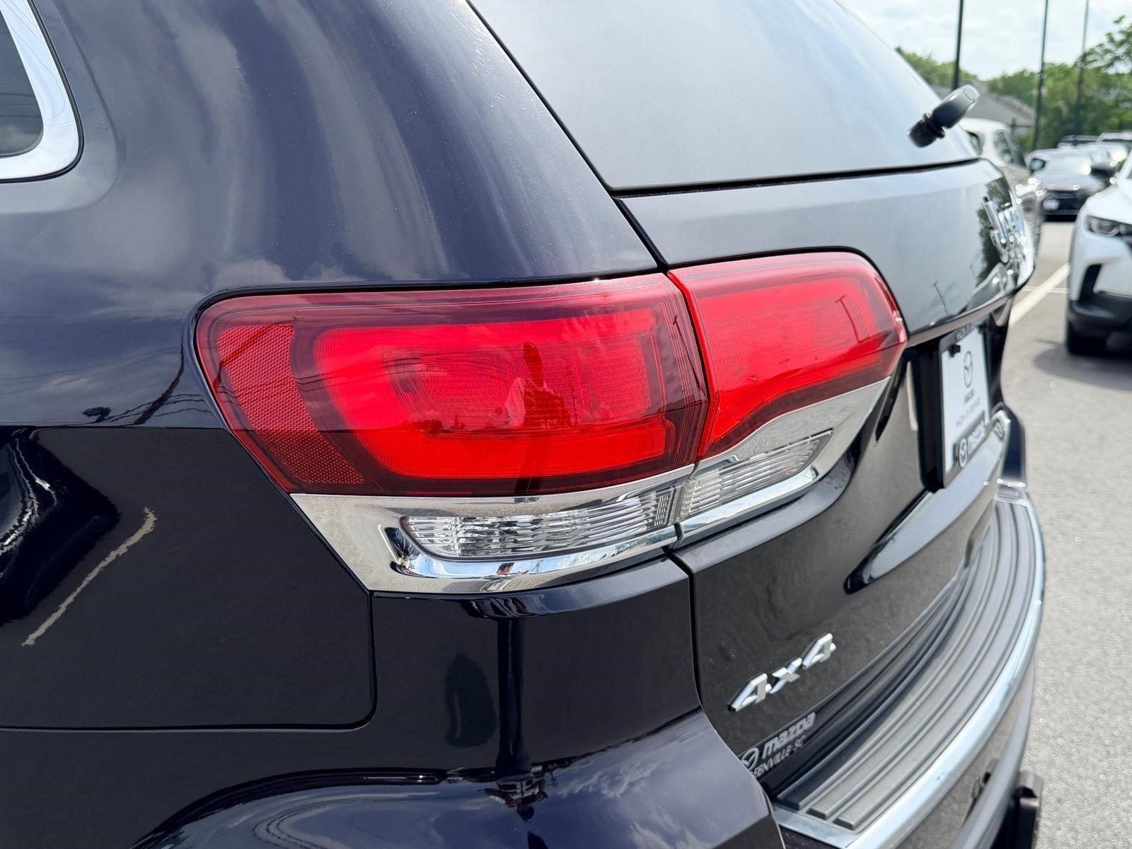 Used 2020 Diamond Black Crystal Pearlcoat Jeep Limited image 18