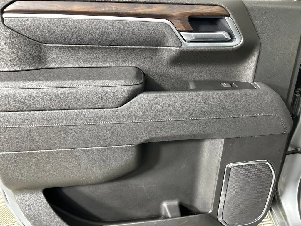 Used 2025 Silver GMC SLT image 18