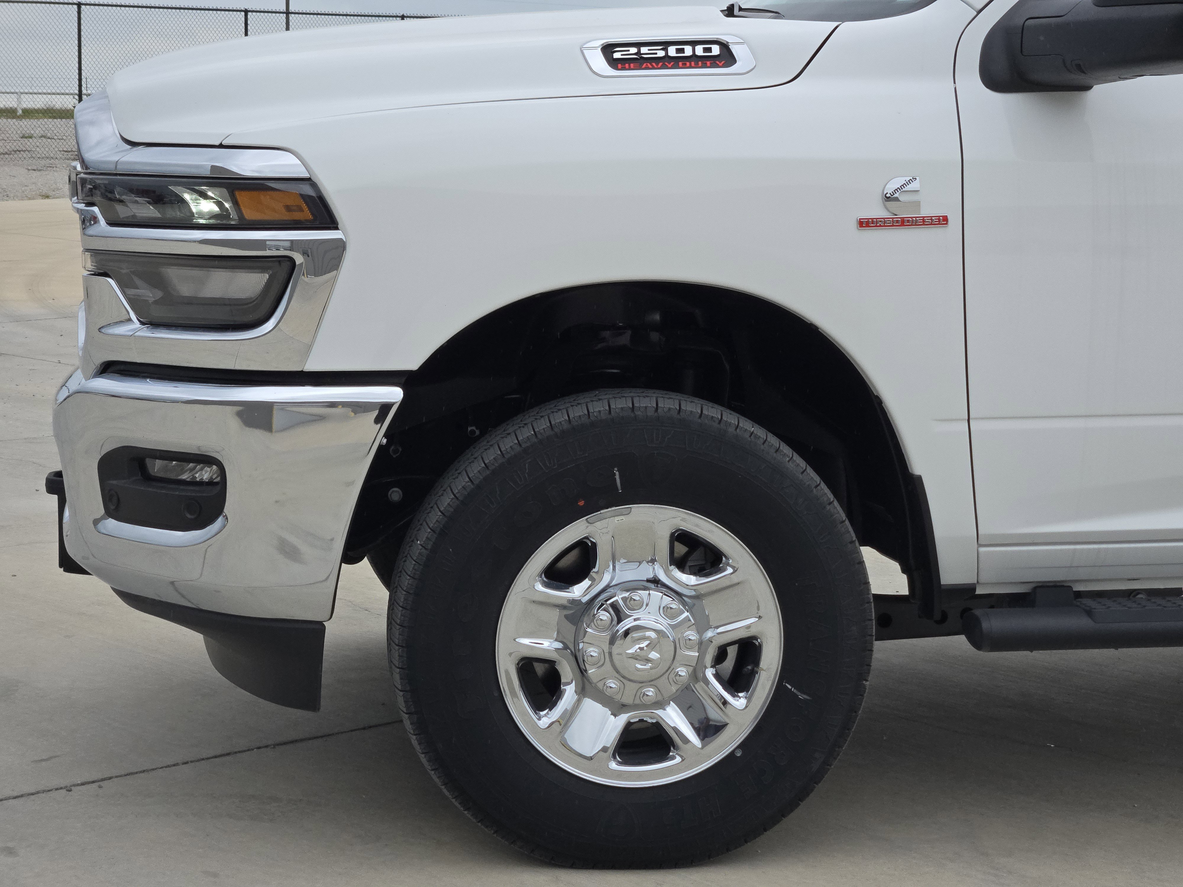 New 2026 Bright White Clear-Coat Exterior Paint RAM Tradesman image 6
