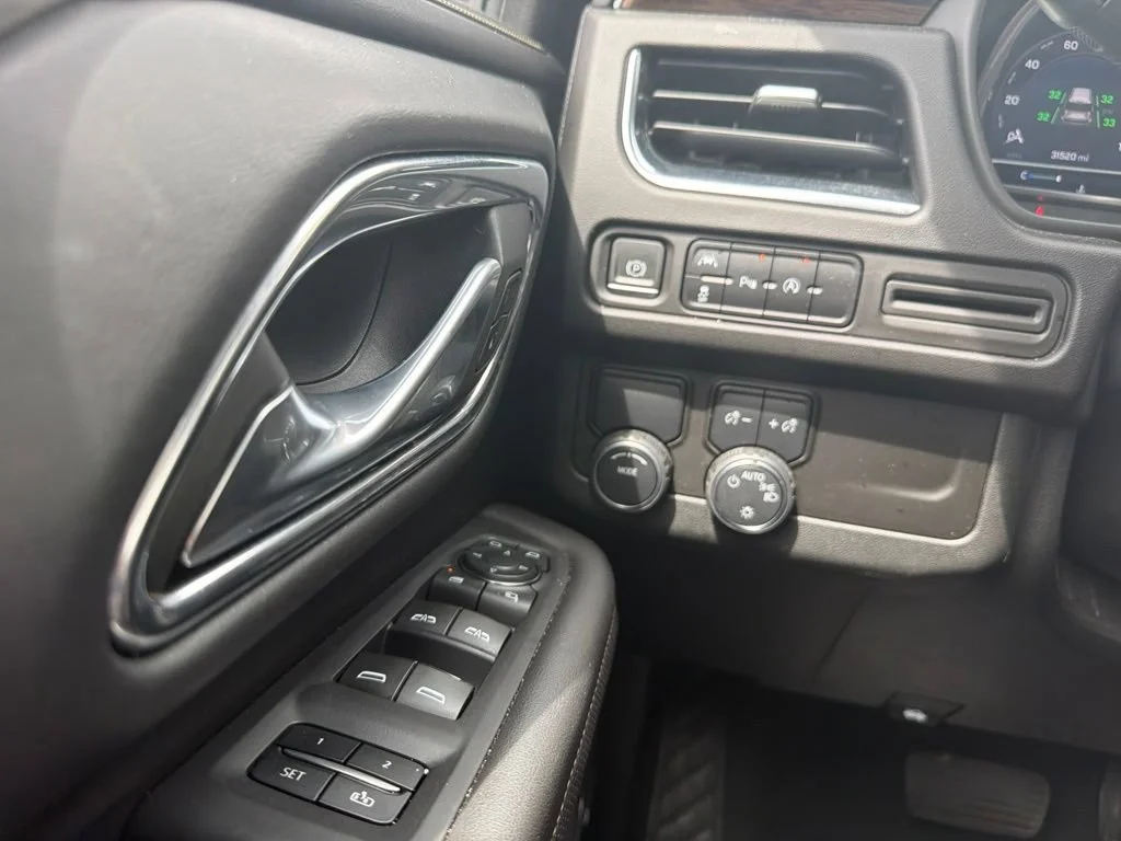 Used 2023 BLACK Chevrolet Premier image 15