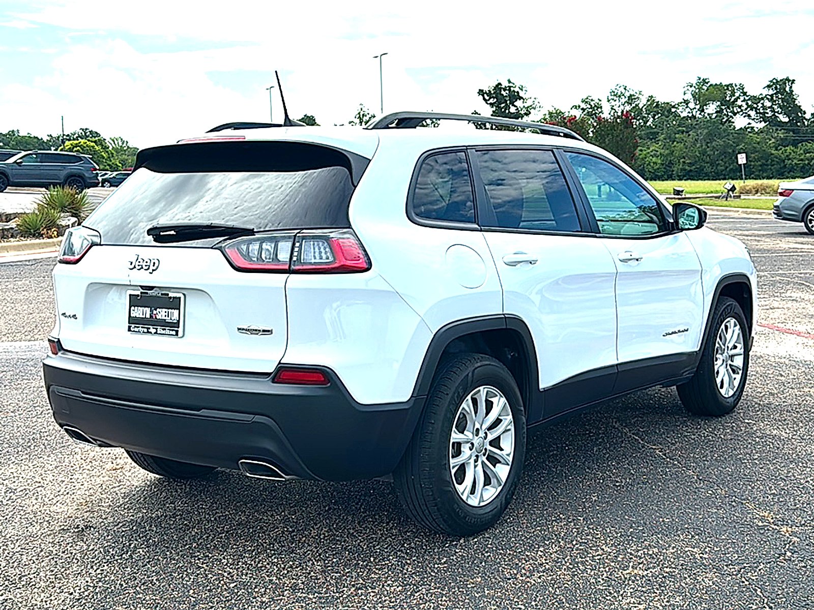 Used 2022 WHITE Jeep Latitude Lux 4x4 image 8