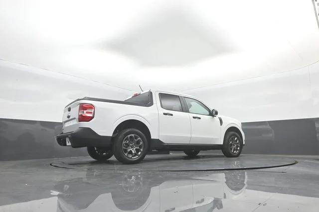Certified Used 2024 Oxford White Ford XLT image 40