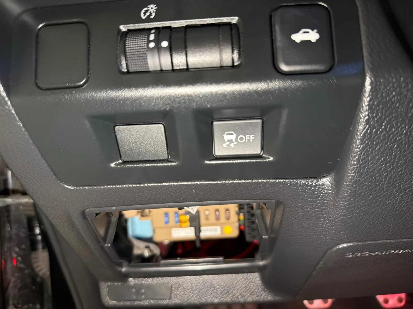 Used 2018 Crystal Black Silica Subaru Premium image 18