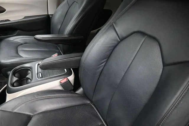 Used 2017 Gray Chrysler Touring L Plus image 17