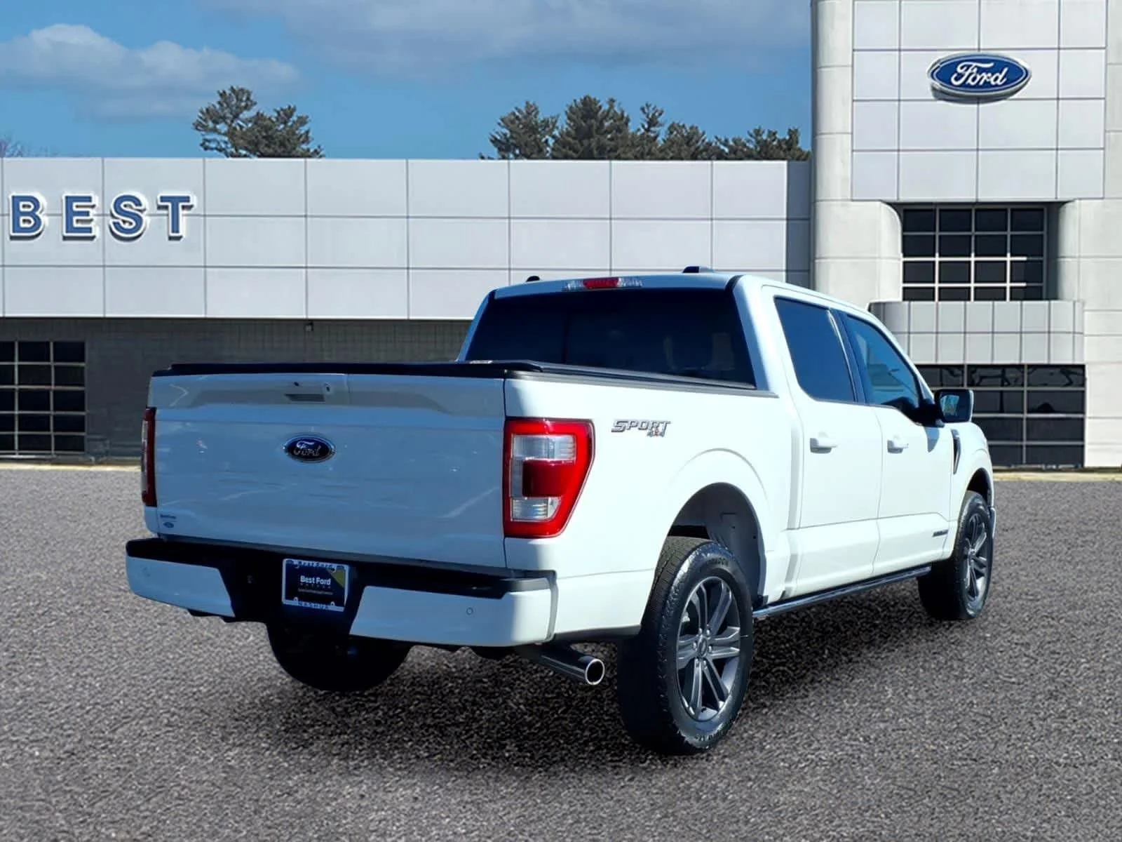Used 2023 Star White Metallic Tri-Coat Ford LARIAT image 4