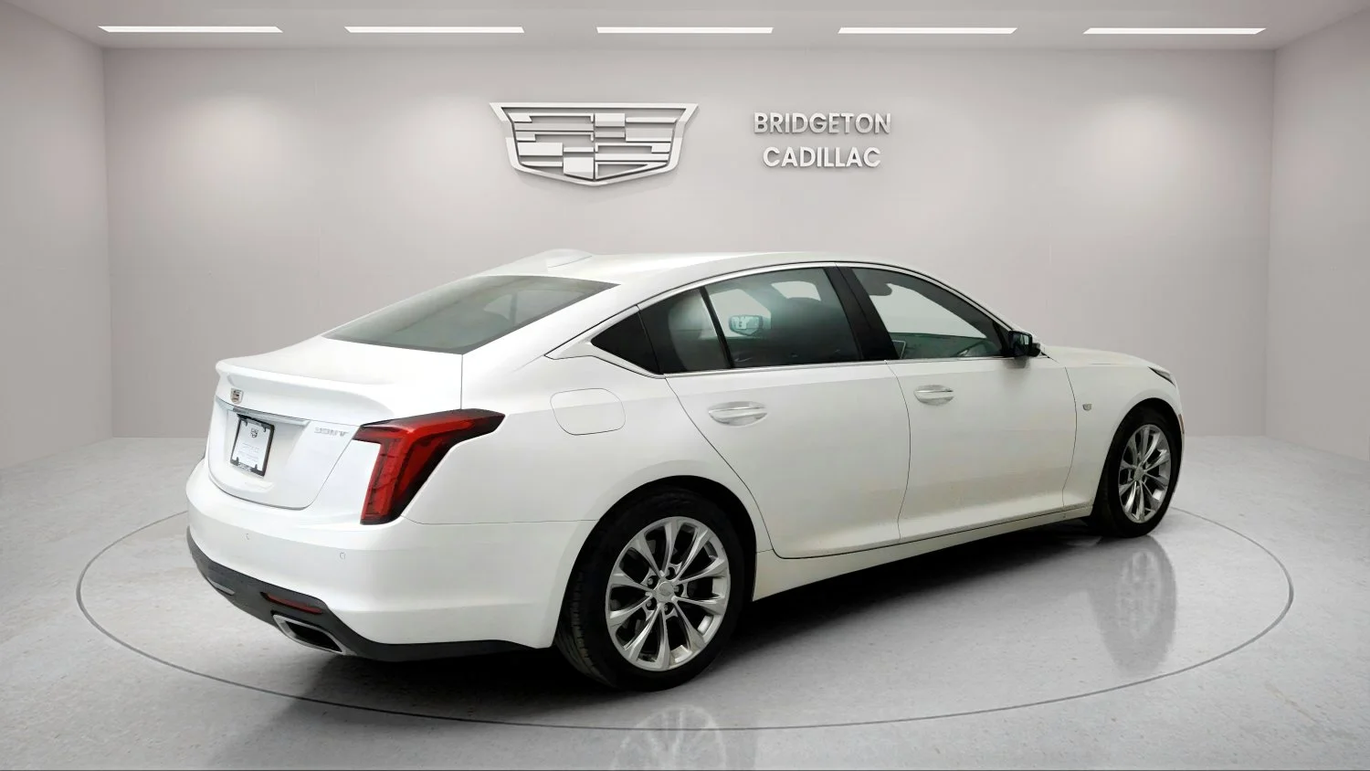 Used 2022 White Cadillac Premium Luxury image 7