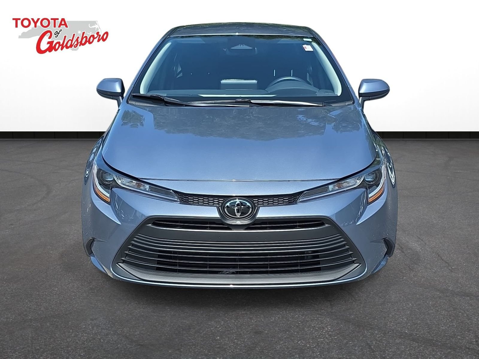Used 2025  Toyota LE image 2