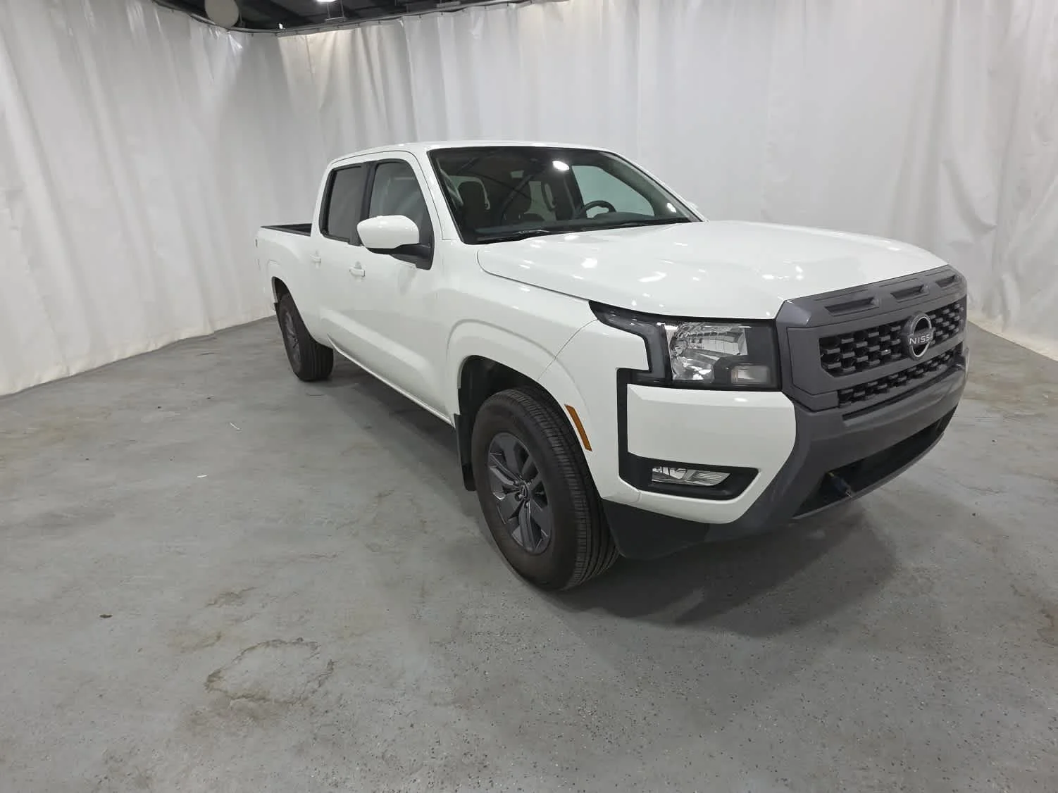 Used 2025 Whi/white Nissan SV image 11