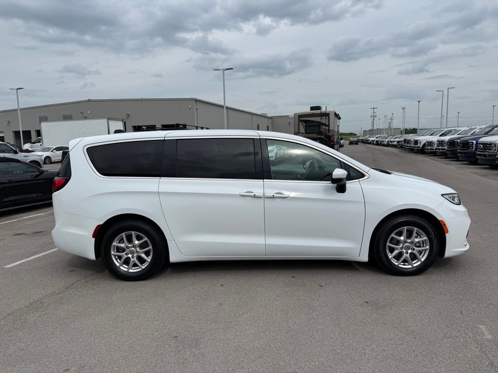 Used 2023 Bright White Clearcoat Chrysler Touring L image 34