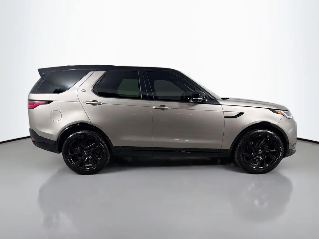 Used 2025 Lantau Bronze Metallic Land Rover Dynamic SE image 4