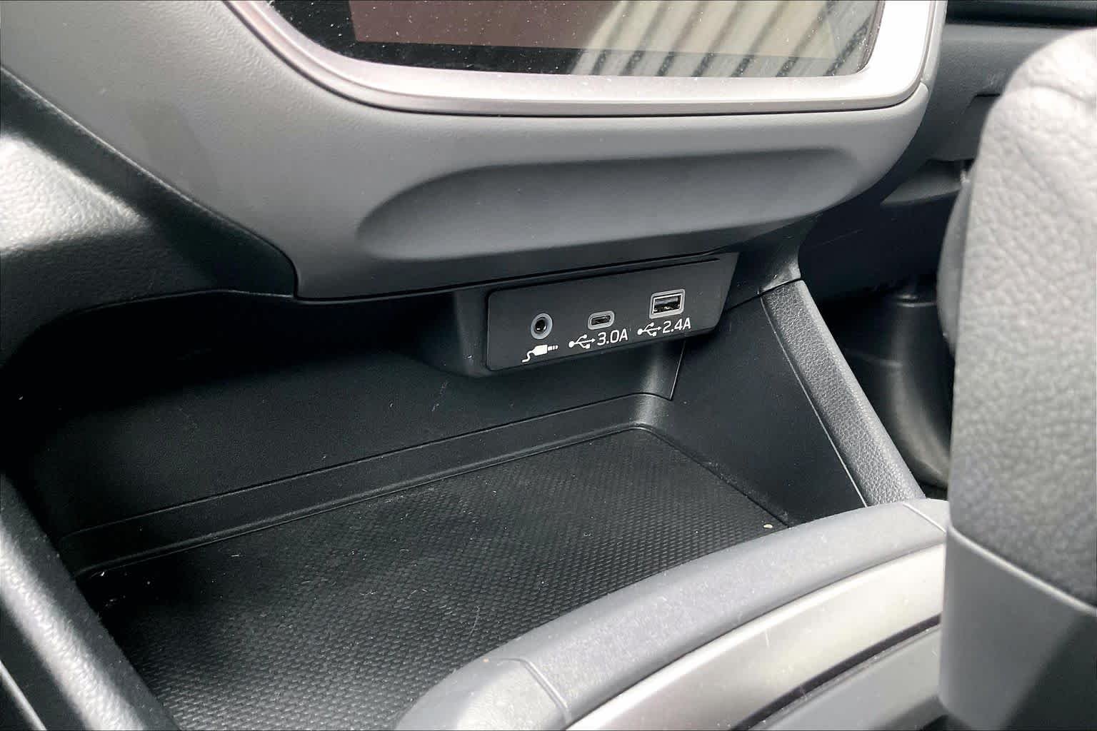 Used 2025 Ice Silver Metallic Subaru Premium image 34