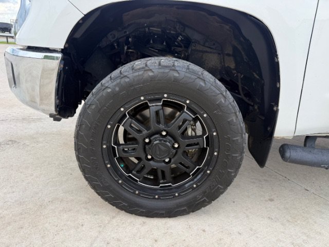 Used 2017 White Toyota SR5 image 10