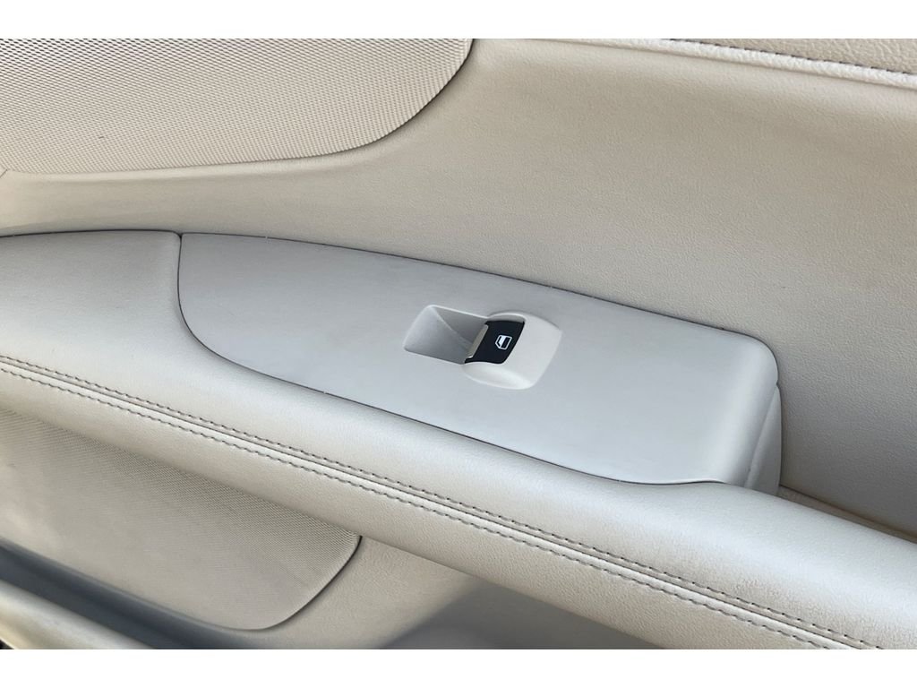 Used 2018 Black Velvet Lincoln Hybrid Reserve image 22
