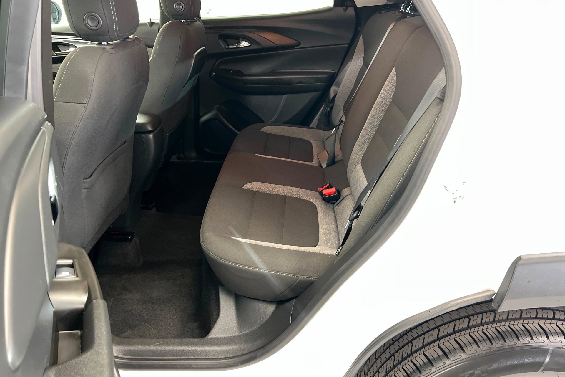 Used 2025 Summit White Chevrolet LT image 22
