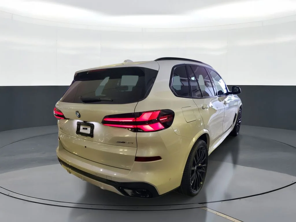Used 2026 White BMW sDrive40i image 3