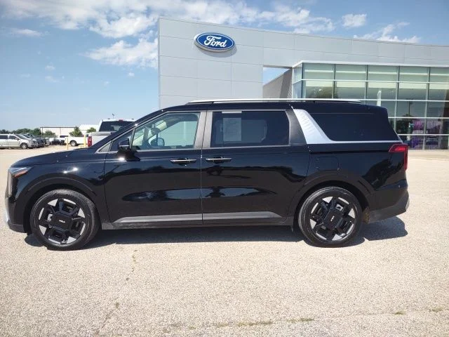 Used 2026 Aurora Black Pearl Kia EX image 2