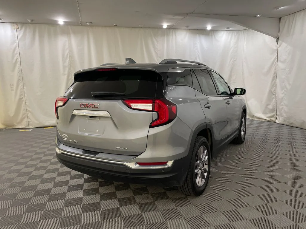 Used 2023 Sterling Metallic GMC SLT image 6